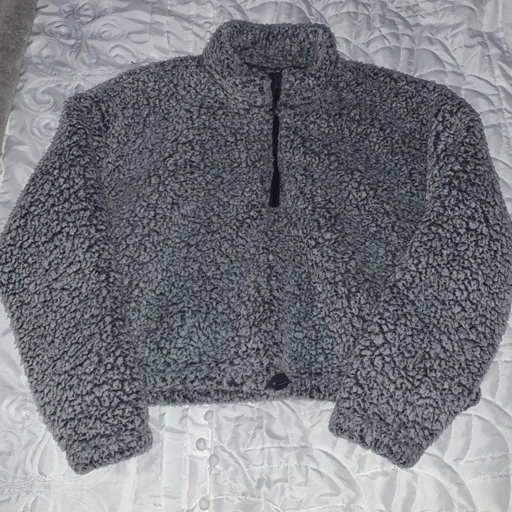 slightly worn / slightly cropped.